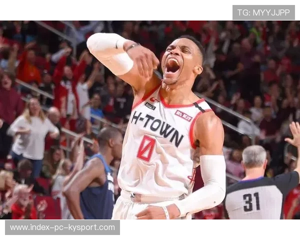 威少23+16+10“老兵不死”!替补席能量场依旧