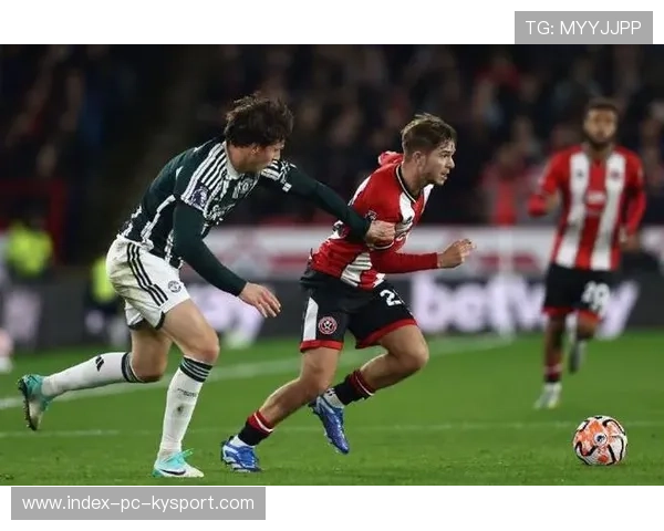 谢菲尔德联训练课上麦克伯尼积极性十足连续前插